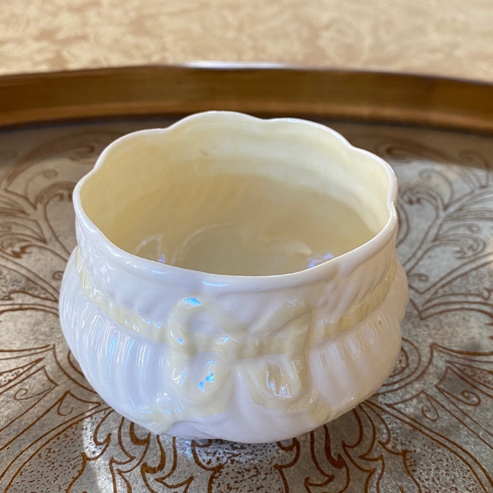 BELLEEK Ribbon Sugar - Picture 2 of 8